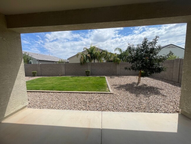 Building Photo - Beautiful and Spacious Single-Level Family...