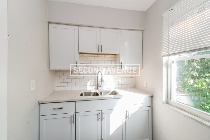 Building Photo - 3350 Cavanaugh Ave