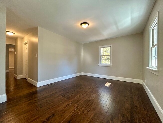 Building Photo - 217 Skyland Ave