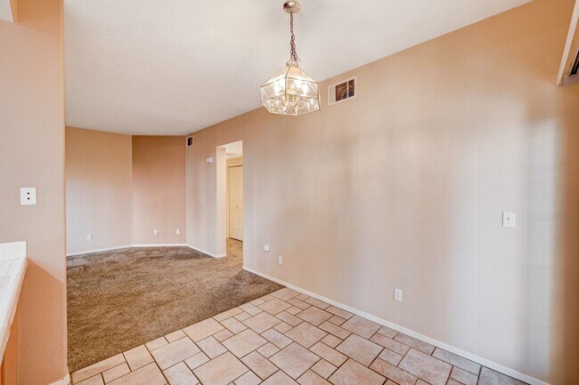 Building Photo - Beautifully Designed 2 Bedroom Condo in North Summerlin!