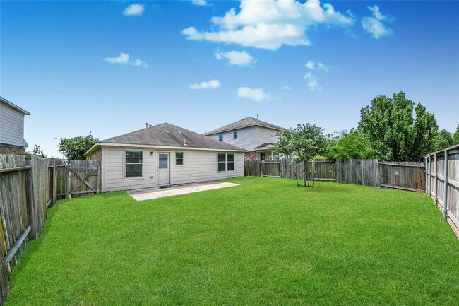 Building Photo - 5710 Camelia Evergreen Ln