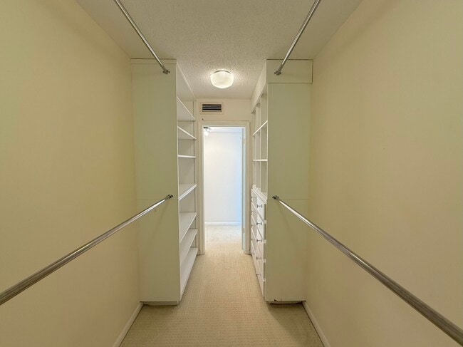 Building Photo - 2000 Presidential Way