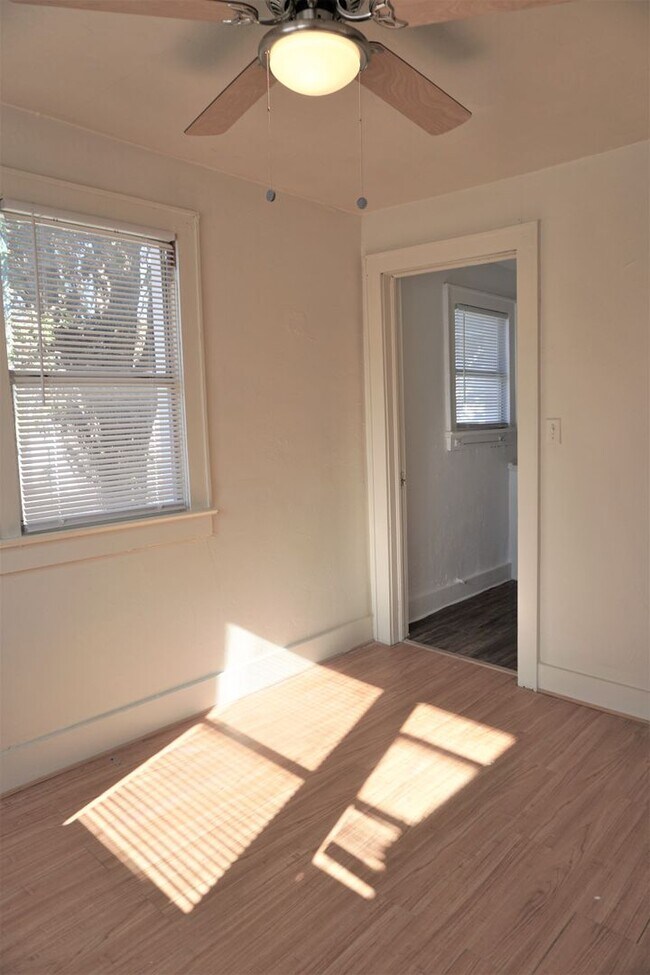 Building Photo - 523 SW 26th St