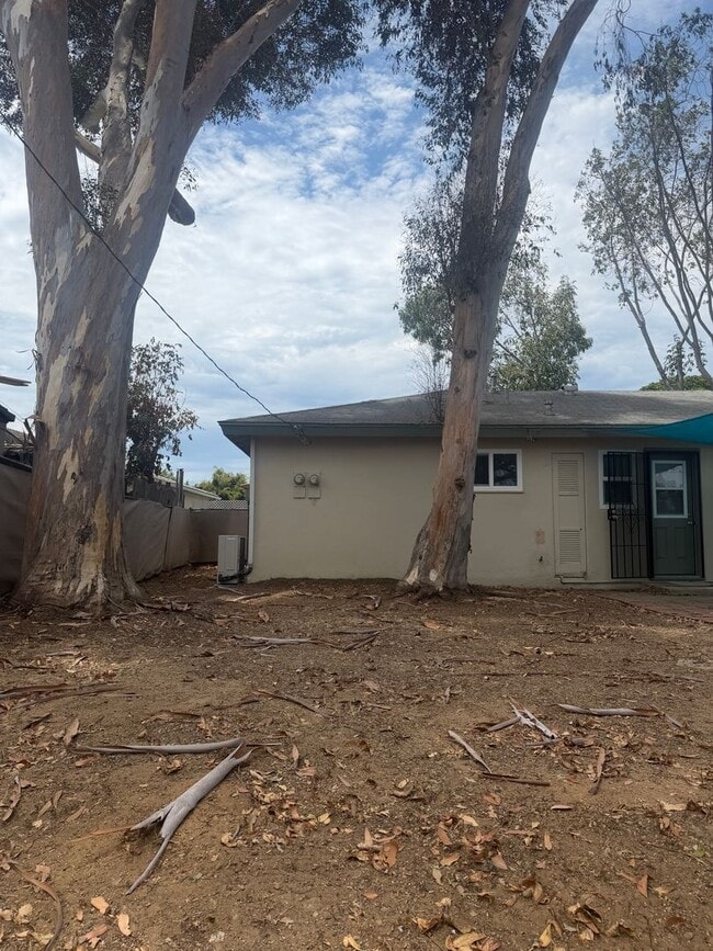 Building Photo - 2 Bedroom 1 Bath Duplex for Rent