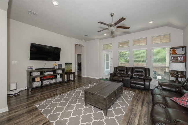 Building Photo - 2125 Stubbs Dr
