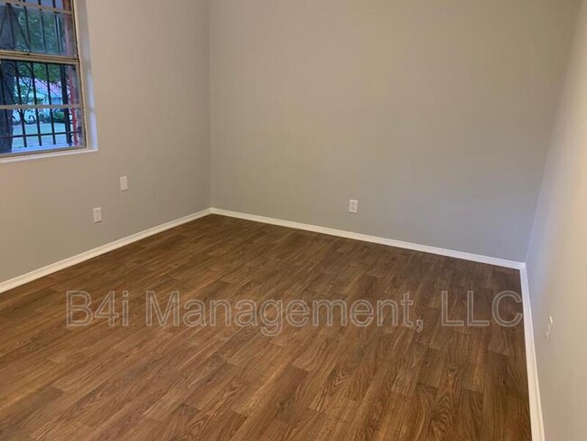 Building Photo - 3025 Sprucewood Dr