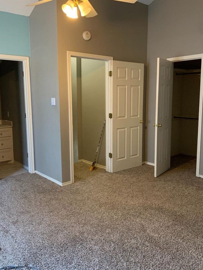 Building Photo - Townhome 2/2