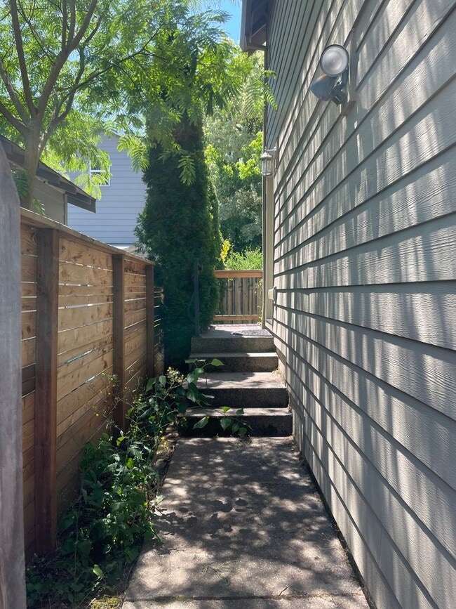 Building Photo - 6916 N McKenna Ave