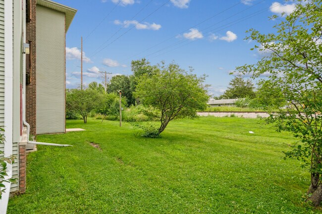 Building Photo - 80 Circle Dr
