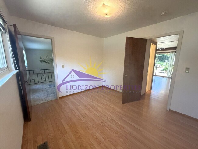 Building Photo - 3 Bed 2.5 Bath 2,027 sqft Fair Oaks Home with bonus office