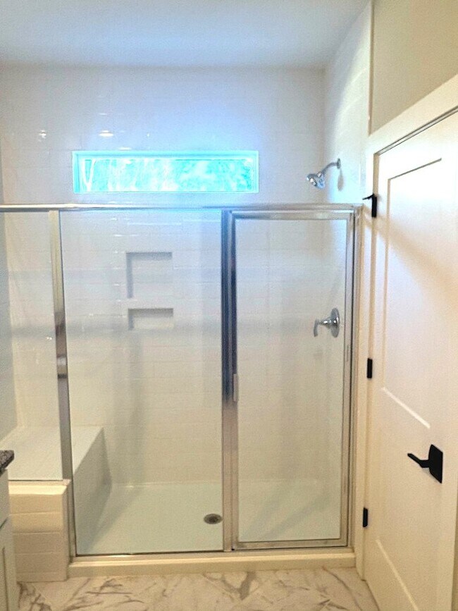 Building Photo - End-Unit Townhome w/3BR + 2-Car Garage + Balcony