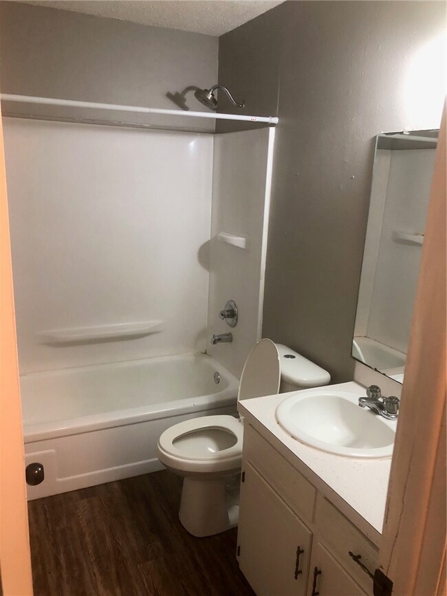 Building Photo - 302 E Benton St