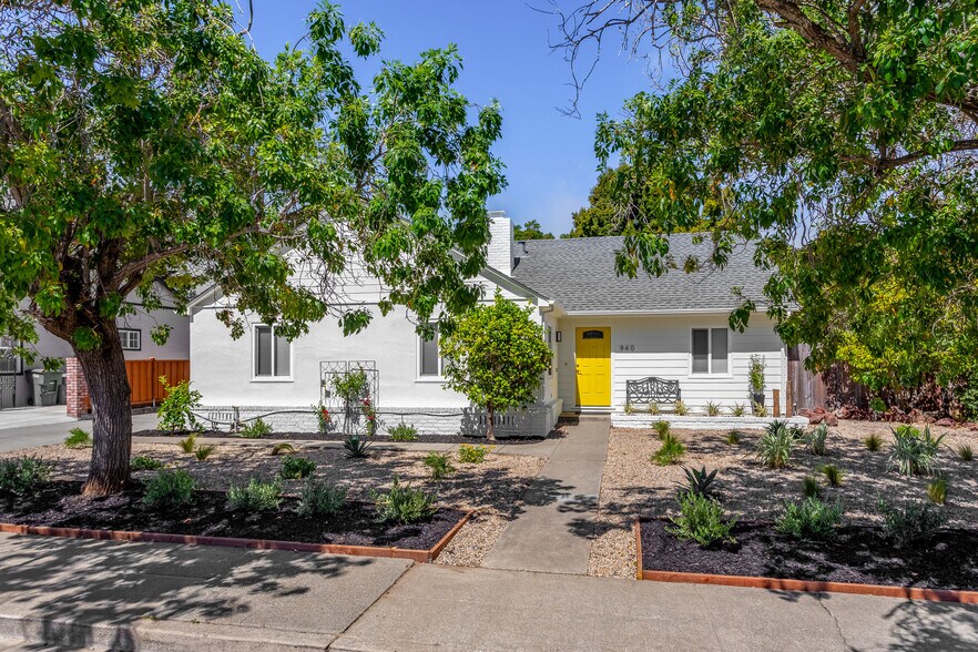 Front - 940 Sequoia Ave