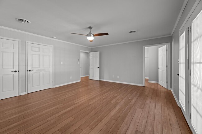 Building Photo - 105 3rd St