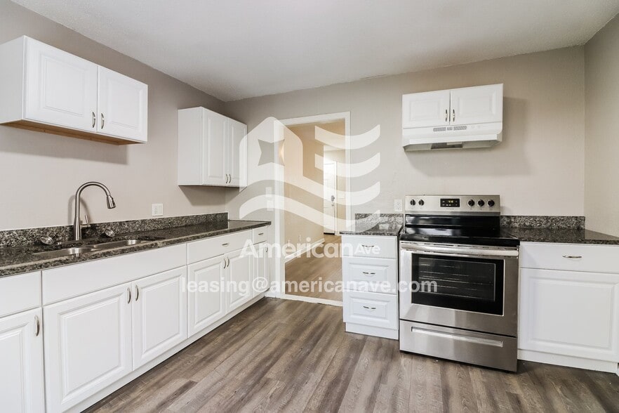 Building Photo - 7025 Monroe Ave