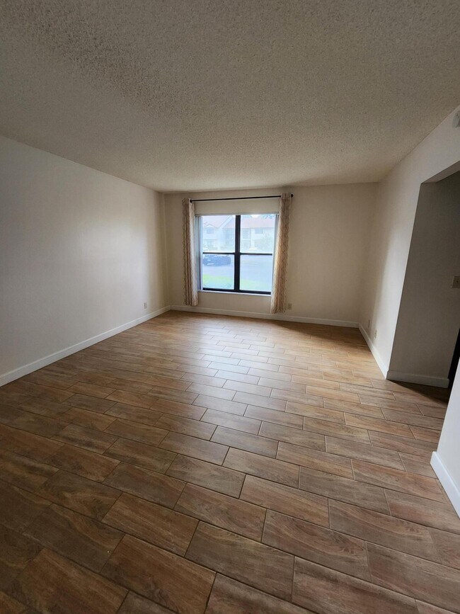 Building Photo - 3345 Lucerne Park Dr