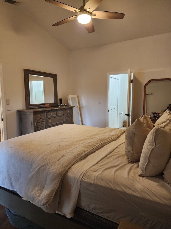 Building Photo - Pool home in Historic Tarpon Springs