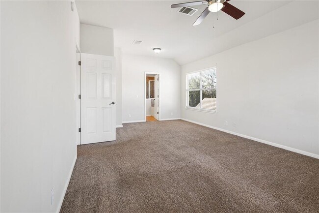 Building Photo - 3807 Links Ln