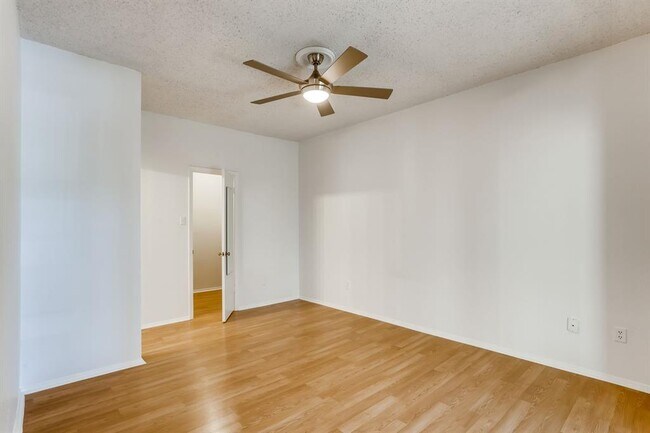 Building Photo - 114 E 31st St