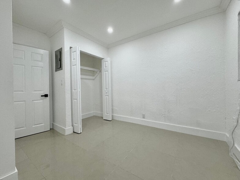 Building Photo - 612 NW 1st Ave