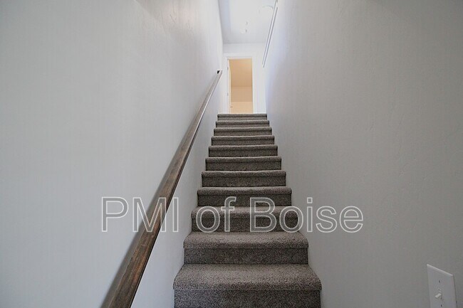 Building Photo - 960 S Nautilus Ave