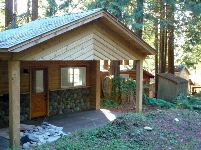 Building Photo - Private Lakefront Cabin for Rent