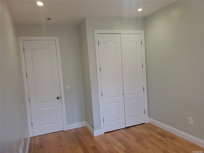 Building Photo - 366 Montauk Ave.