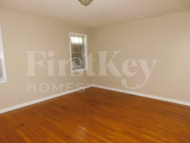 Building Photo - 4523 Parkwood Rd