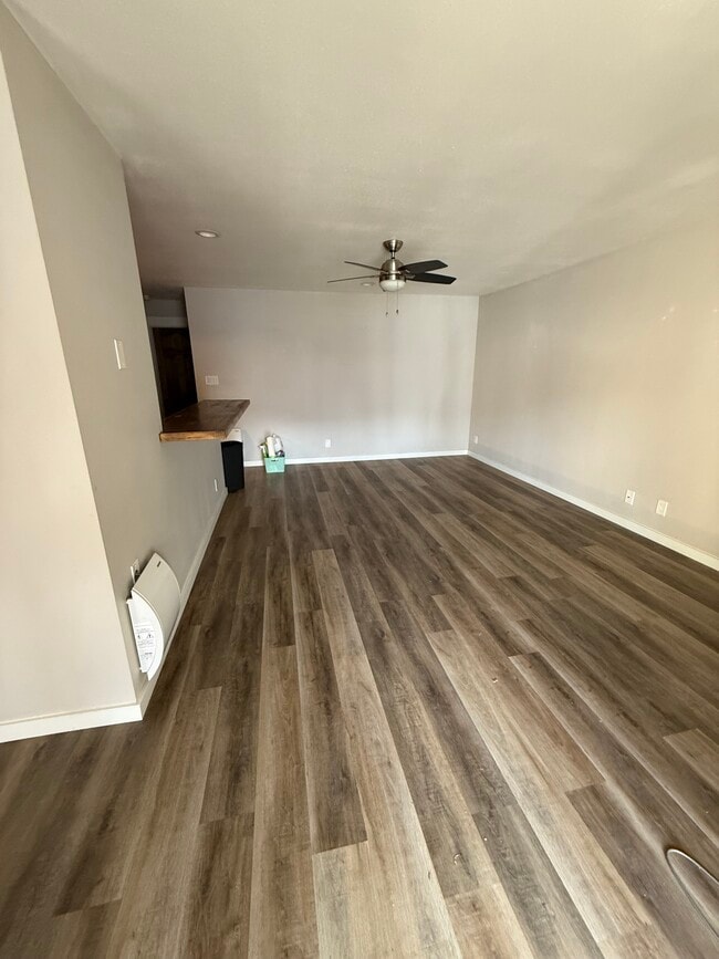 Building Photo - 1210 Avenida Del Sol