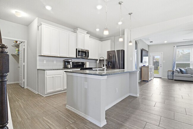 Building Photo - 4 Bedroom Home for Rent in San Antonio with Solar Panels – Cinco Lakes Move-In Ready!
