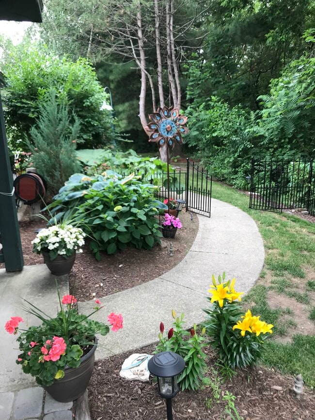 Entrance walk - 9 Lake Forest Dr
