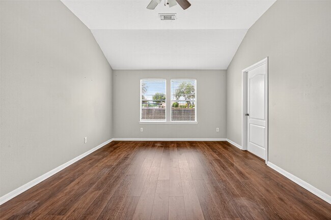 Building Photo - 5615 Brookhollow Oaks Trail