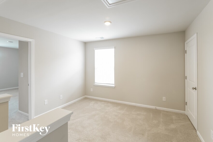 Building Photo - 9733 Roseberry St