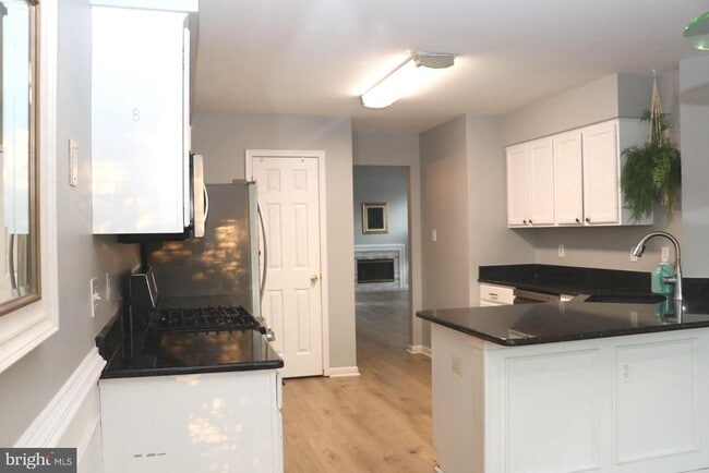 Building Photo - 46740 Graham Cove Square