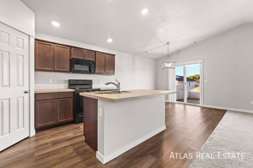 Building Photo - 1806 E Eddington St