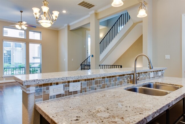 Building Photo - 6105 Stillman St