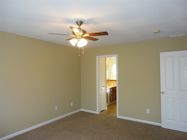 Building Photo - 5423 Twin Bridge Ct