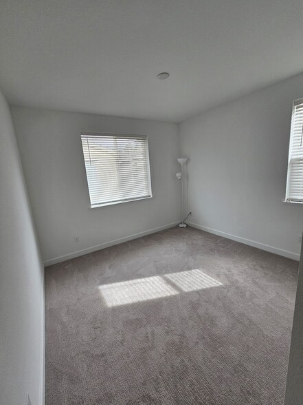 Building Photo - 1844 Chandler Dr
