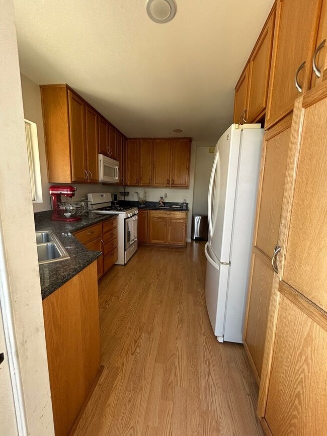Building Photo - Beautiful 3 Bedroom 2 Bath !!
