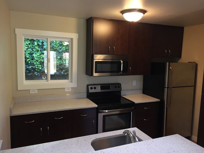 Building Photo - 5226 NE Couch St