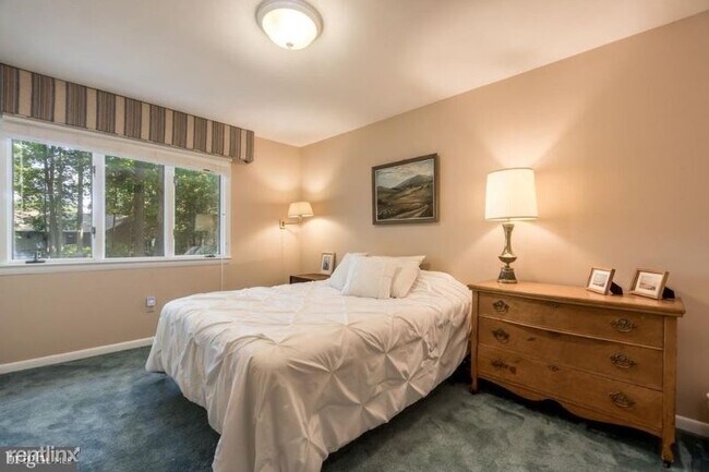 Building Photo - 5 br, 4.5 bath House - 110 Castle Hill Ct