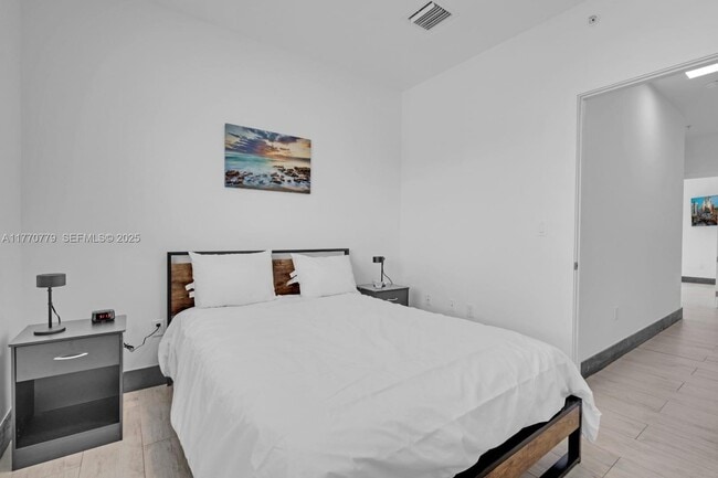 Building Photo - 15450 NW 2nd Ave