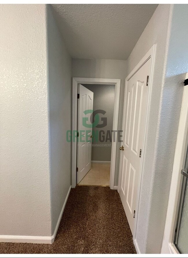 Building Photo - Two story 4 bedroom, 2.5 bath home in Stoc...