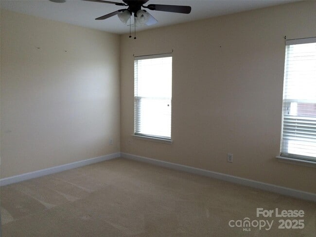 Building Photo - 9806 Sky Vista Dr