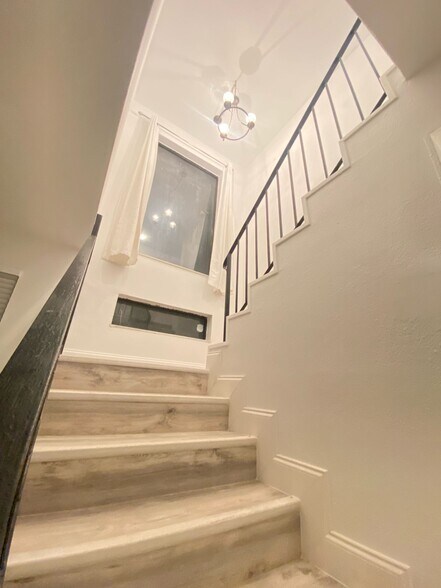 Building Photo - 1616 NE 151st St