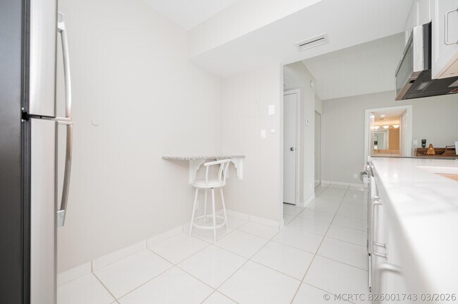 Building Photo - 20335 W Country Club Dr