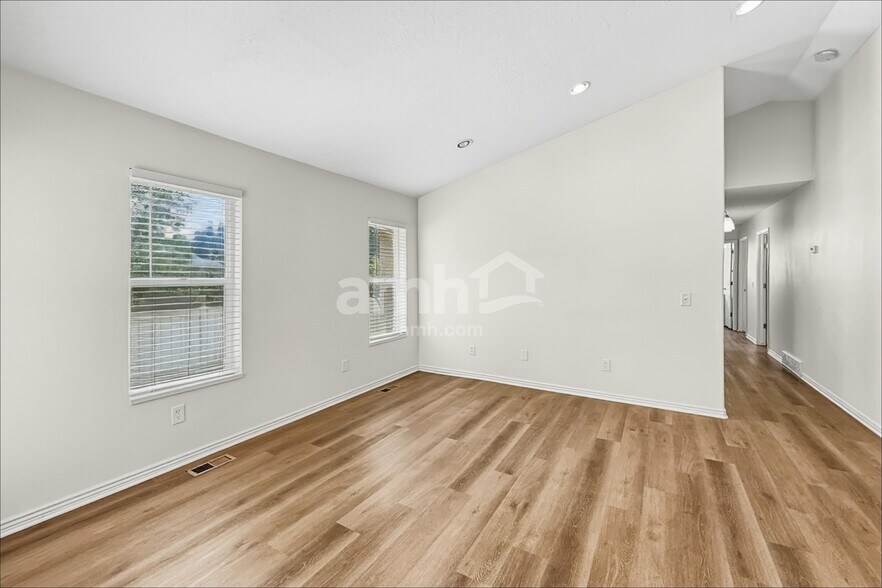 Building Photo - 894 E 780 S