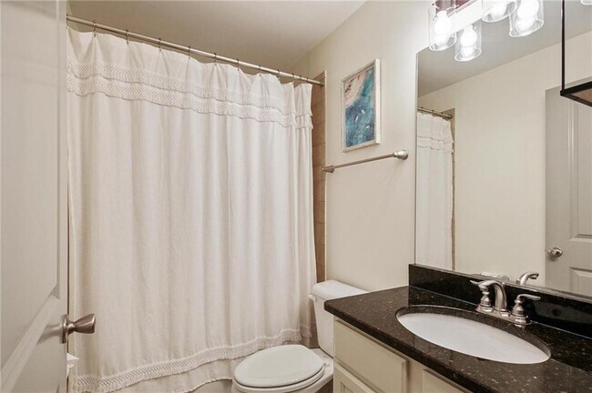 Building Photo - 1002 Madison Ln S E