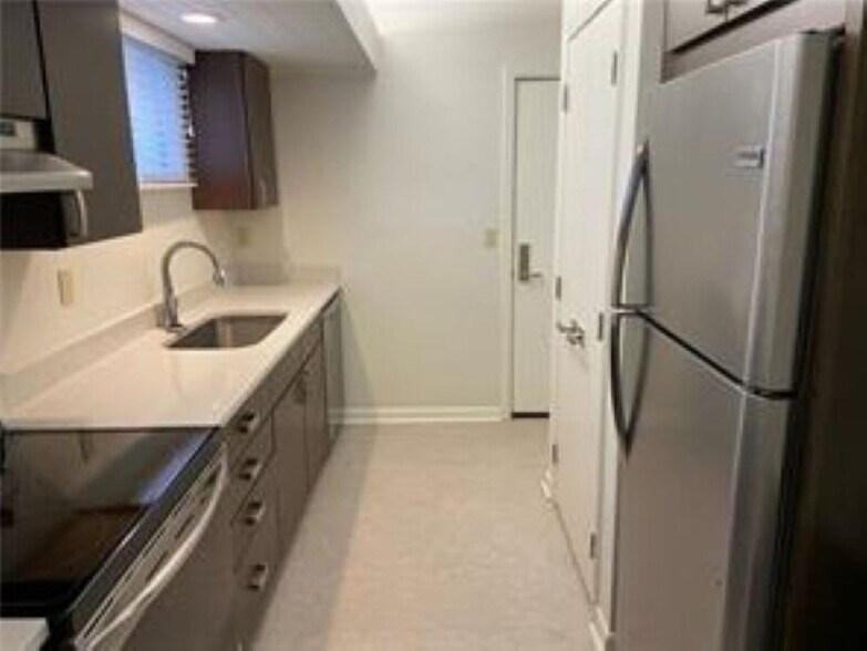 Kitchen - 247 Opal St