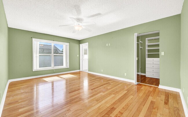 Building Photo - 7661 W Country Club Blvd